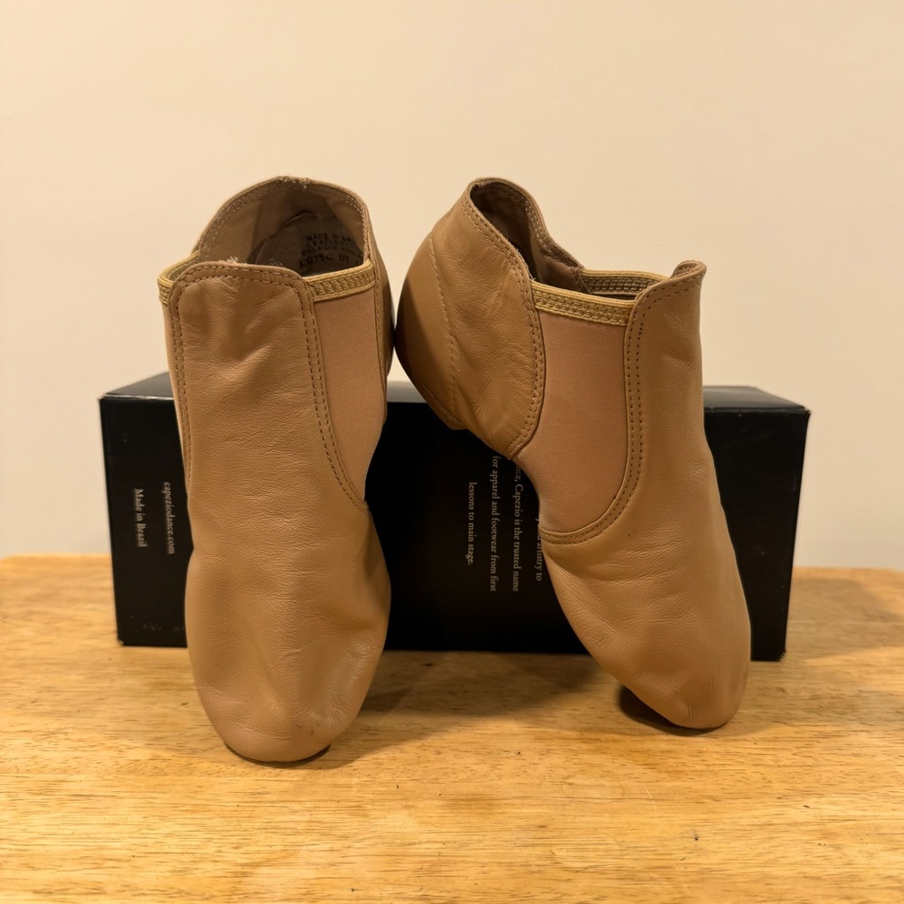 Capezio stretch jazz shoe size 2M